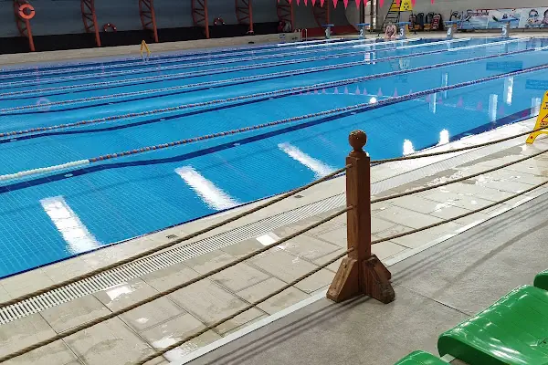 Karşıyaka Belediyesi Yüzme Havuzu