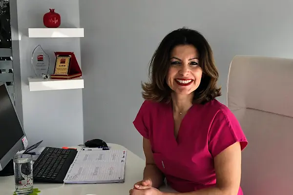 Dentist Fatma İldem Diş Hekimi