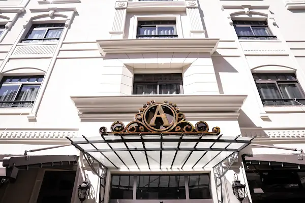 Archstone Hotel