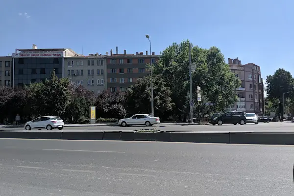 Başkent Üniversitesi Sıhhiye Servis Durağı