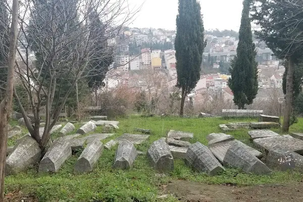 Arnavutköy Musevi Mezarlığı