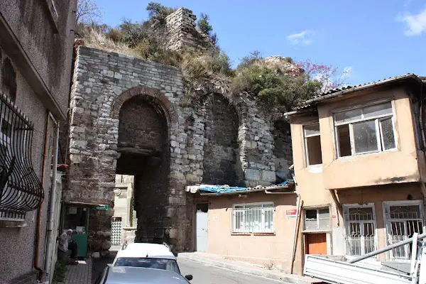Kesik Baş Ve Deviş Molla Muhammed Türbesi