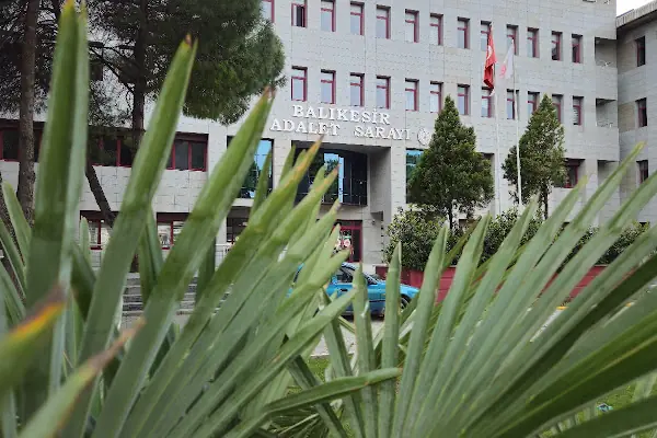 Balıkesir Adliyesi Önü