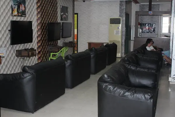 Özgür Game Center