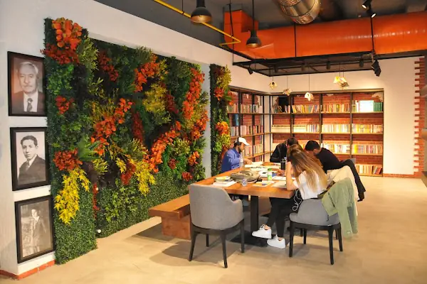 Dönemeç Kitap Kafe