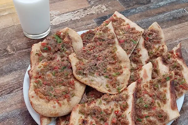 Komsu Pide Salonu