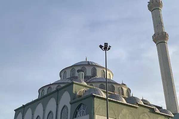 Tayakadın Merkez Camii