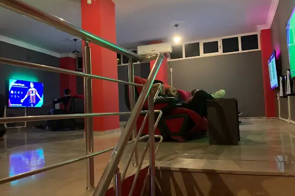 90+3 PlayStation Cafe
