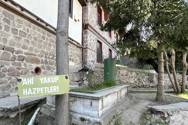 Ahi Yakup Türbesi